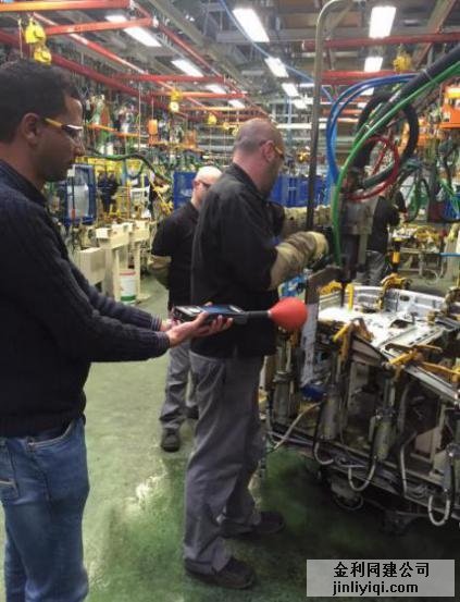 smp160手持電磁輻射分析儀使用中1